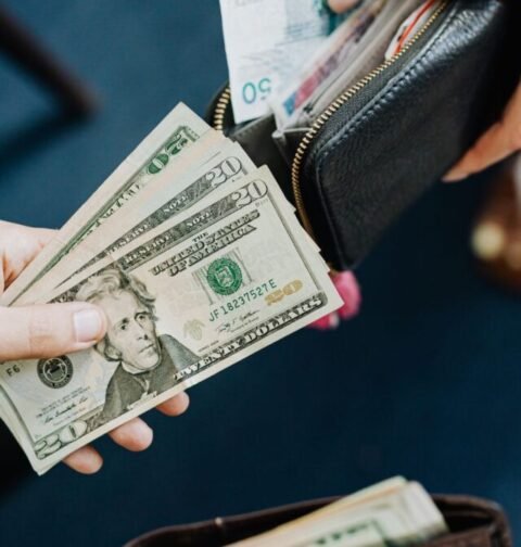 What is De-Dollarization Are Nations Going to “Dethrone The Dollar”