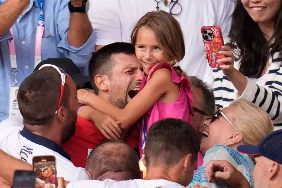 Novak Djokovic emotional moment with his daughter after winning Gold medal